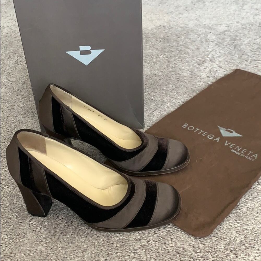 VINTAGE BOTTEGA VENETA Women's Brown Velvet & Satin Rount Toe Heels